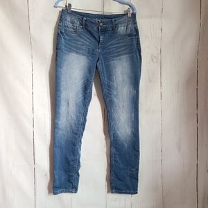 Maurices Medium midwash skinny jeggings jeans